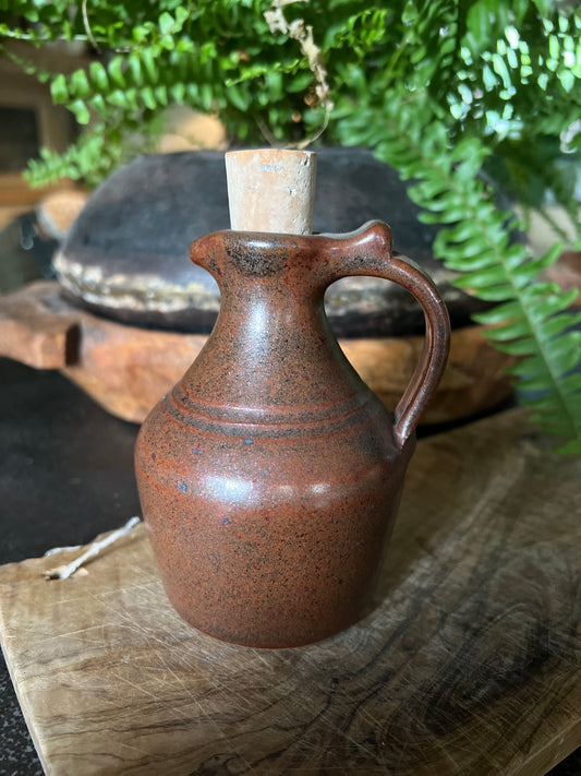 Stoneware oil pourer