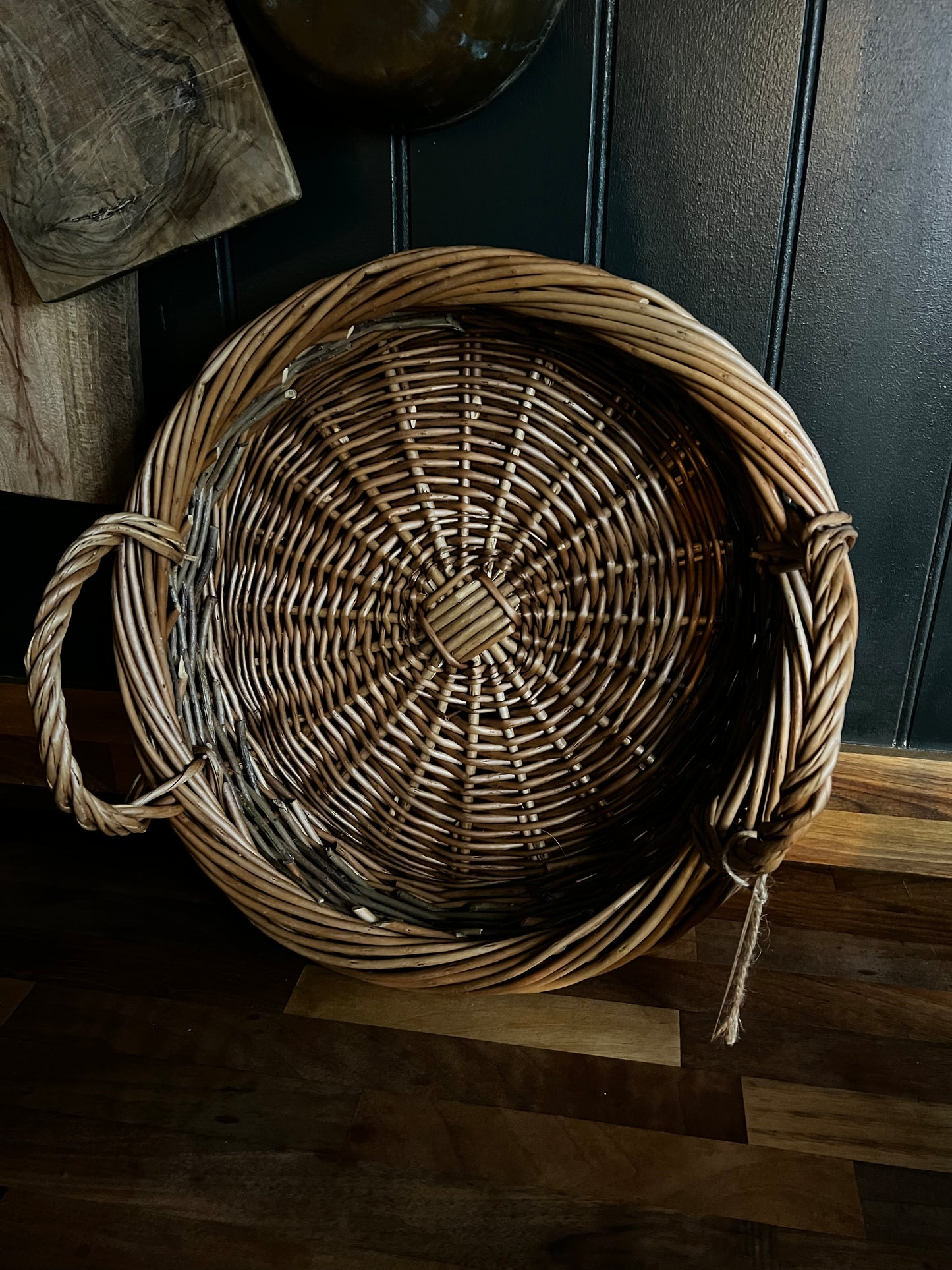 Round woven basket