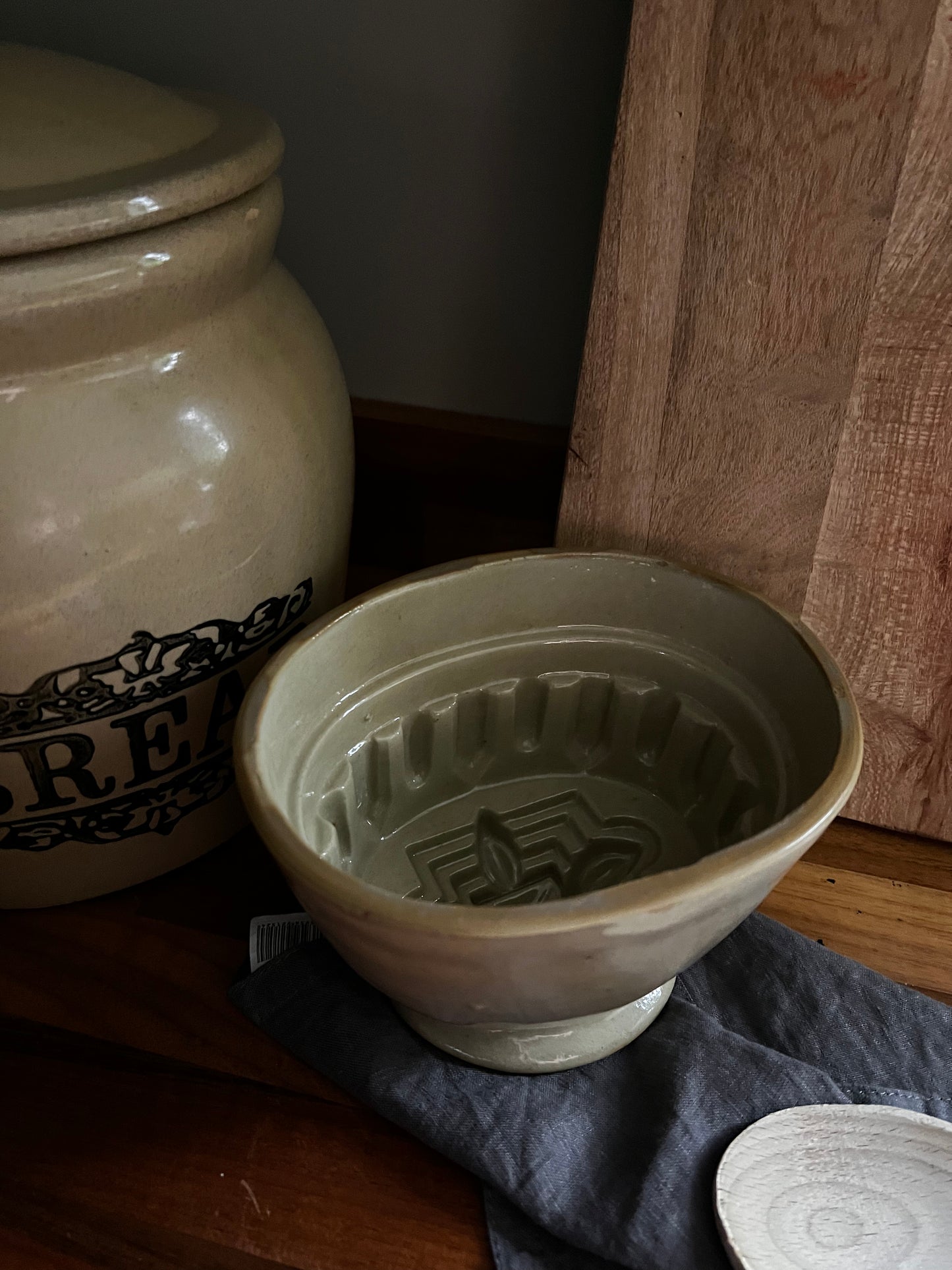 Ceramic vintage jelly mould